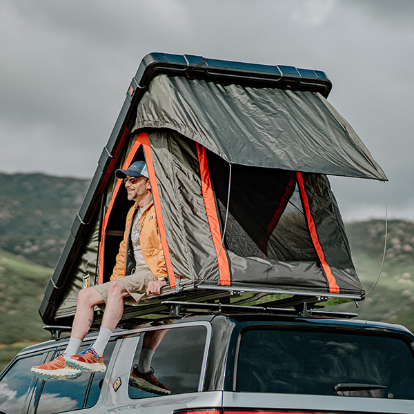 MADE IN THE USA RUGGED™ Clamshell Rooftop Tent